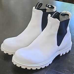 ECCO White boots size 40